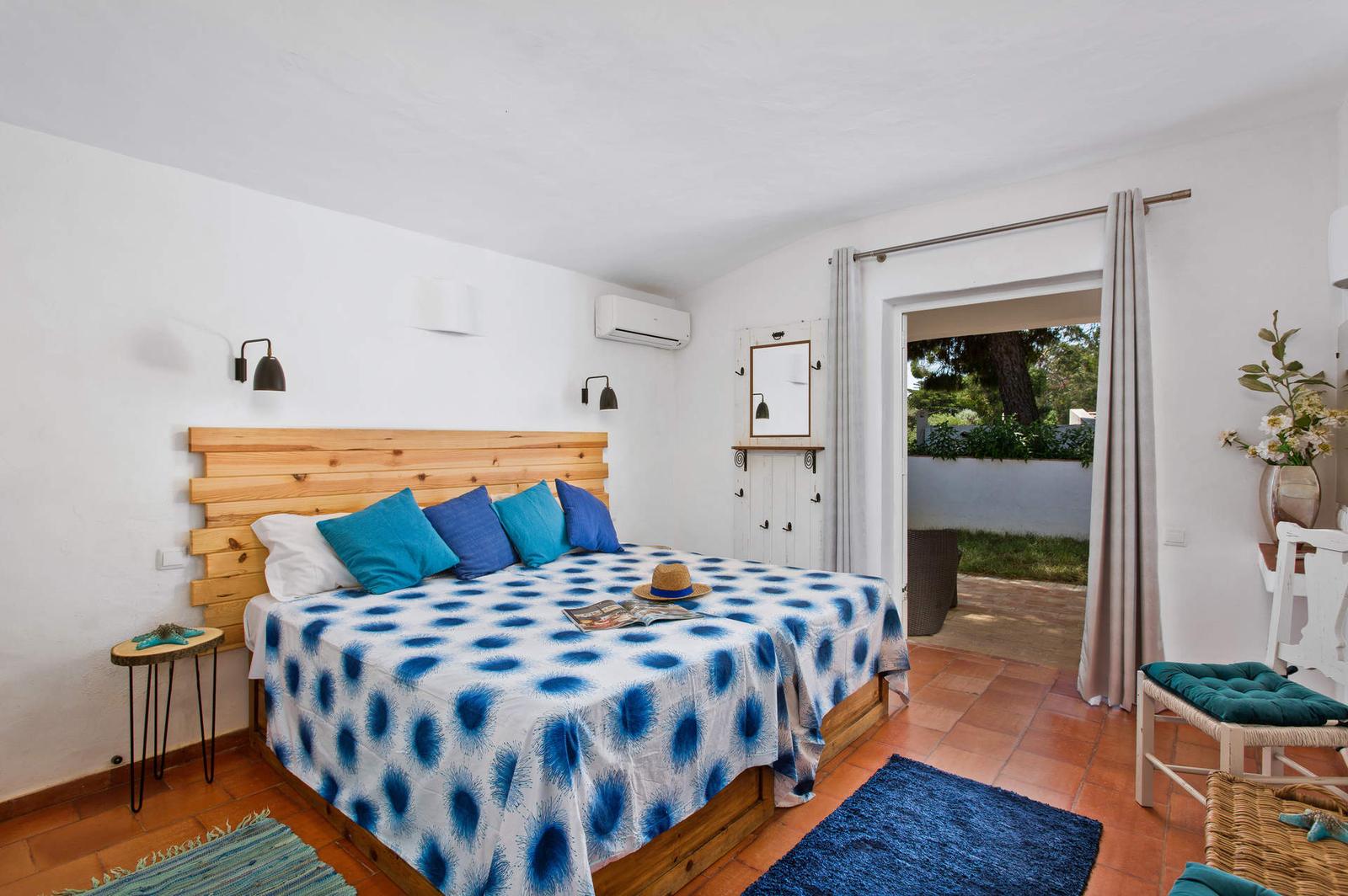 Quarto 4 no anexo, com porta para o terraço