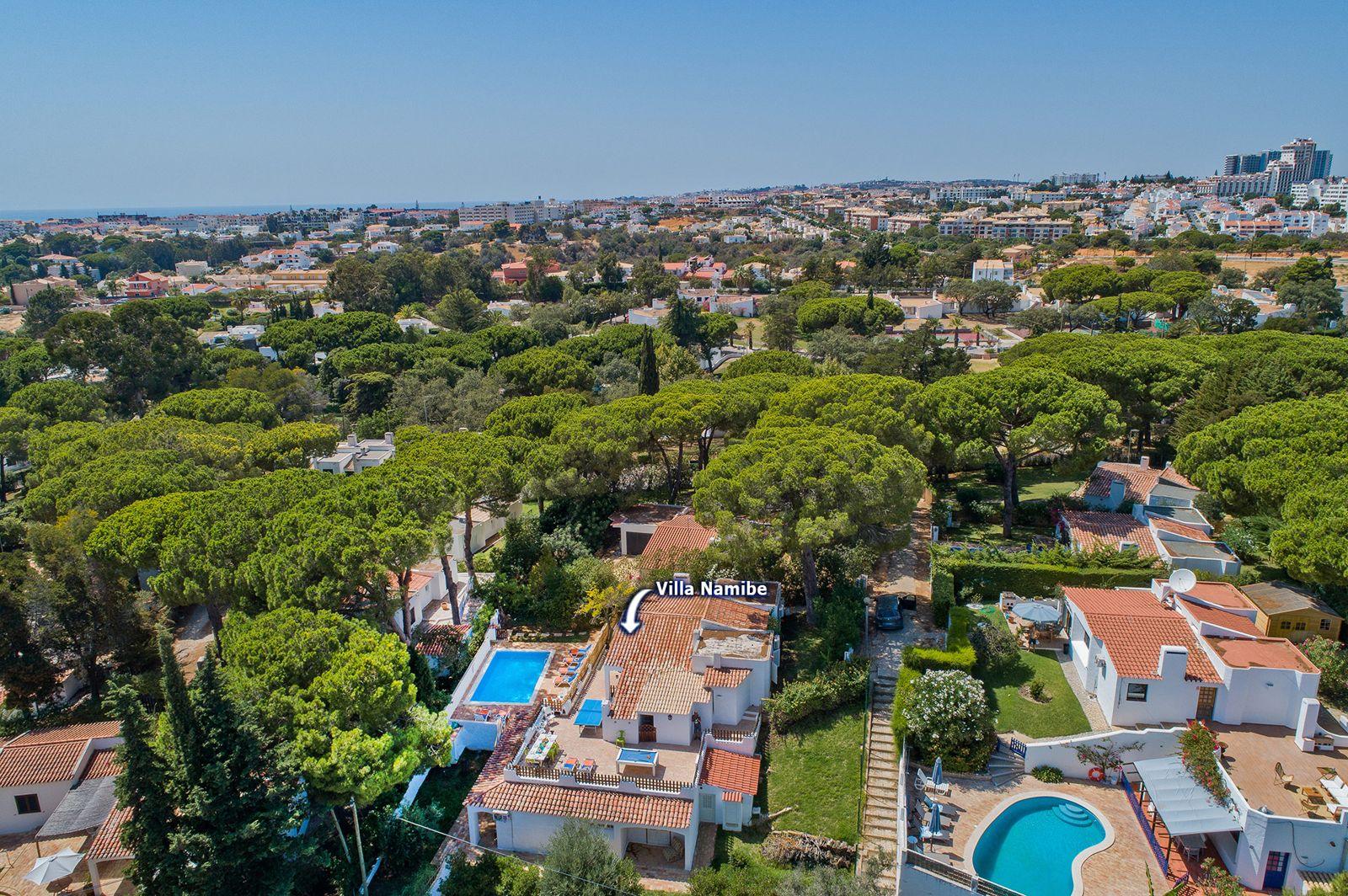 Vista aérea da Villa Namibe na Quinta da Balaia